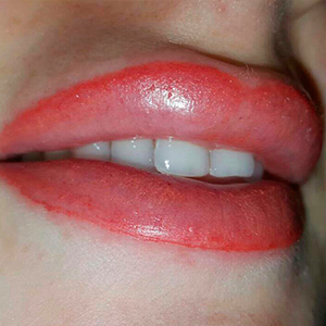 Contorno y sombreado de labios con microblading